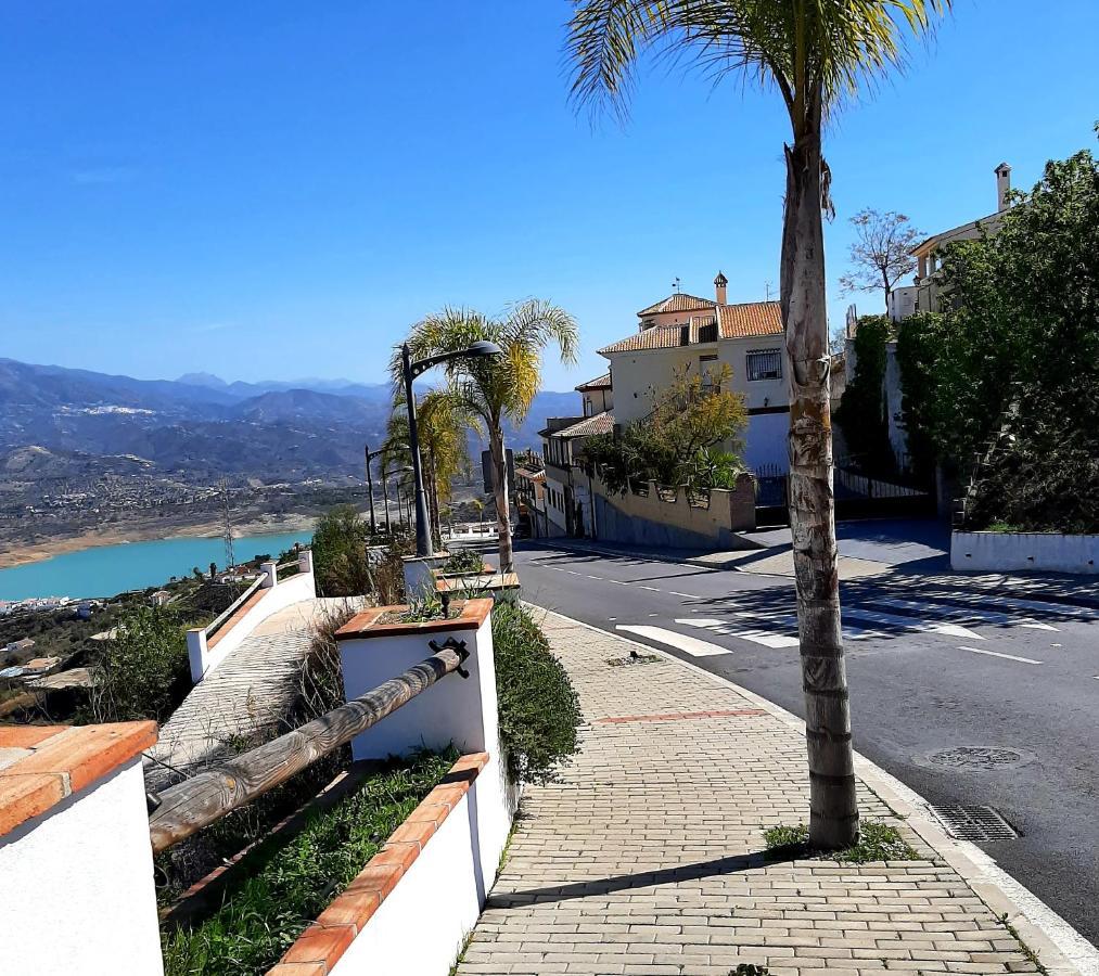 Vistas Al Lago With Private Pool Villa Vinuela Exterior photo